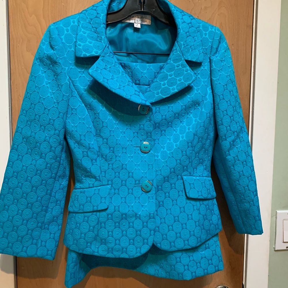 Tahari Size 2